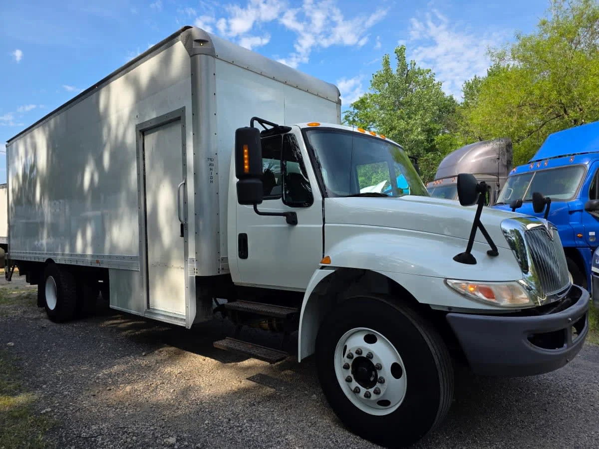 2018 International 4300 - image 3