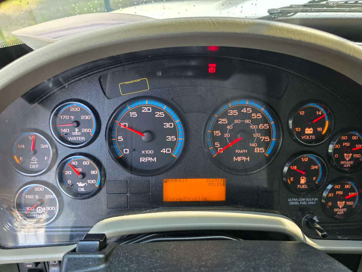 2018 International 4300 - image 12