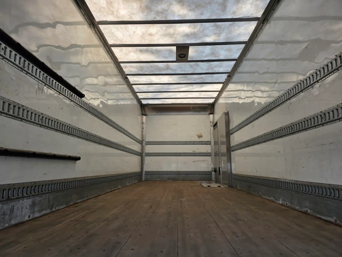 2018 International 4300 - image 8