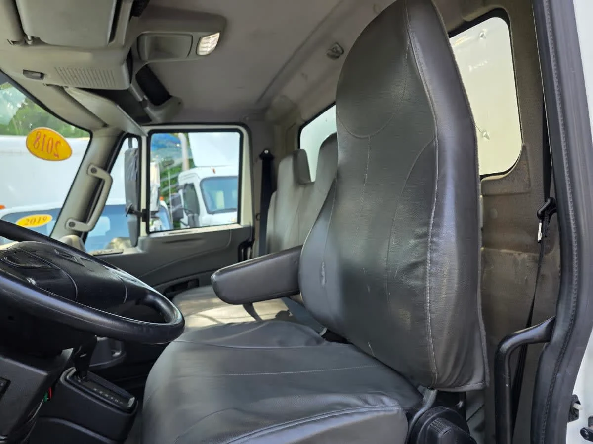 2018 International 4300 - image 7