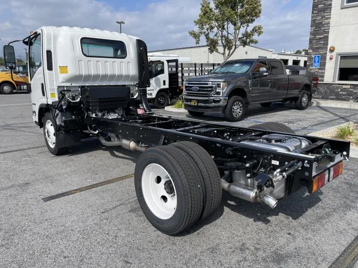 2026 Isuzu NQR — photo 3