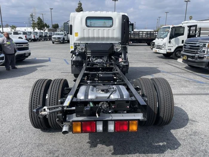 2026 Isuzu NQR — photo 4