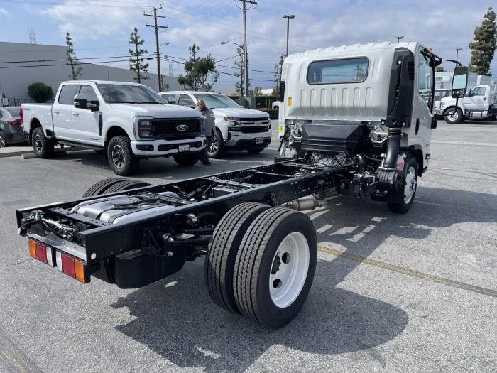 2026 Isuzu NQR — photo 5