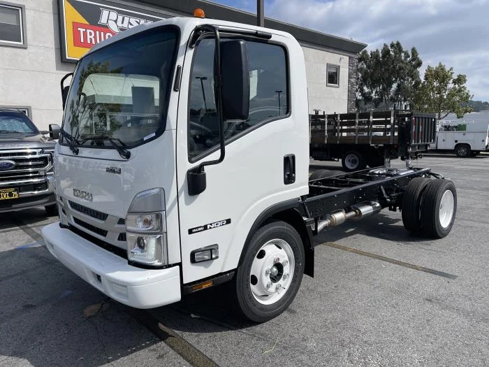 2026 Isuzu NQR — photo 2