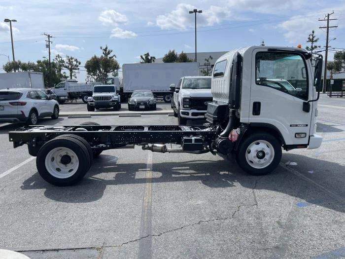 2026 Isuzu NQR — photo 6