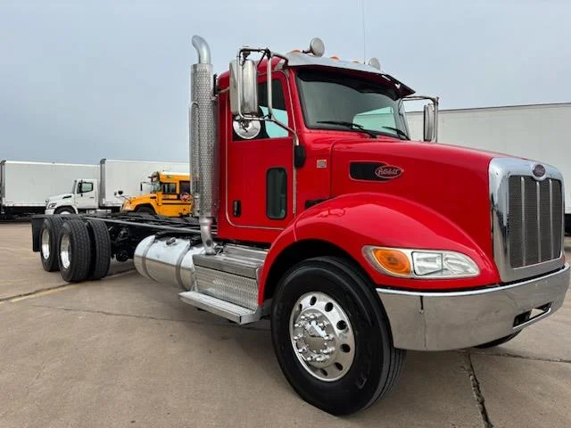 2020 Peterbilt 348 - image 3