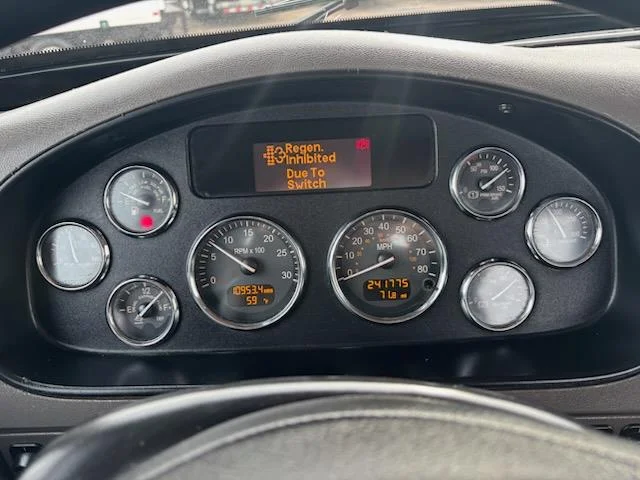 2020 Peterbilt 348 - image 12