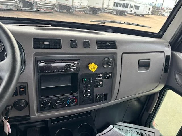 2020 Peterbilt 348 - image 11