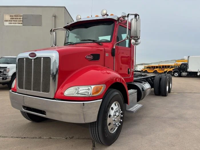 2020 Peterbilt 348 - image 2