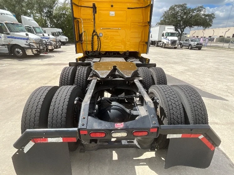 2022 Volvo VNL 760 - image 6