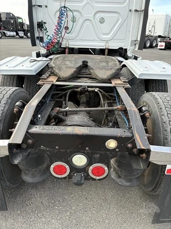 2015 Freightliner Cascadia - image 21