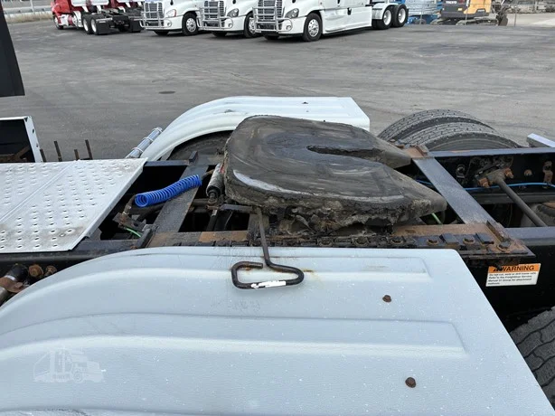 2015 Freightliner Cascadia - image 14