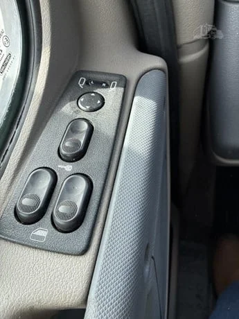 2015 Freightliner Cascadia - image 33