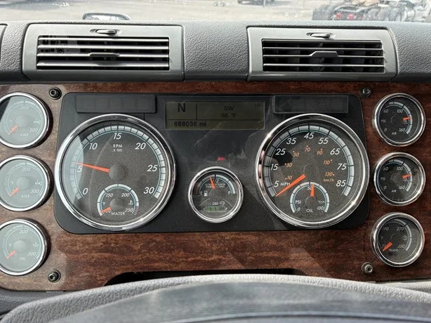 2015 Freightliner Cascadia - image 35