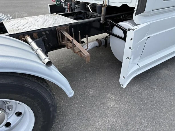 2015 Freightliner Cascadia - image 24