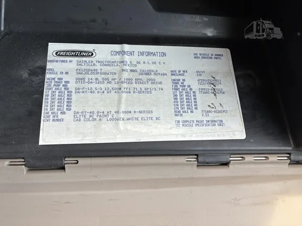 2015 Freightliner Cascadia - image 44