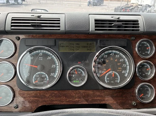 2015 Freightliner Cascadia - image 36