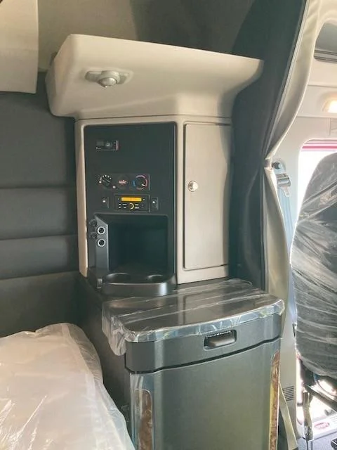 2027 Peterbilt 589 - image 15