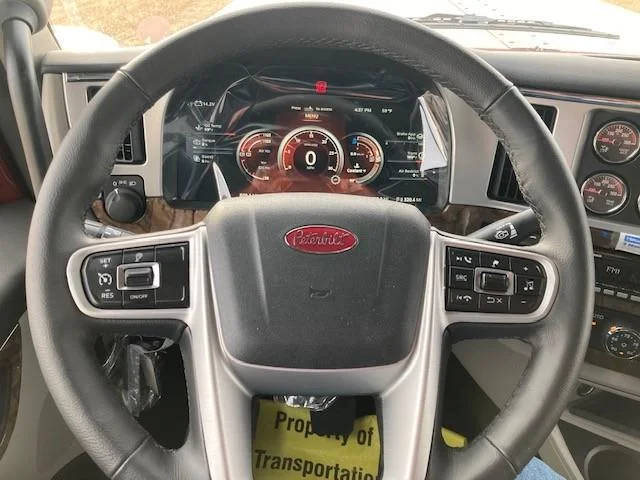 2027 Peterbilt 589 - image 21