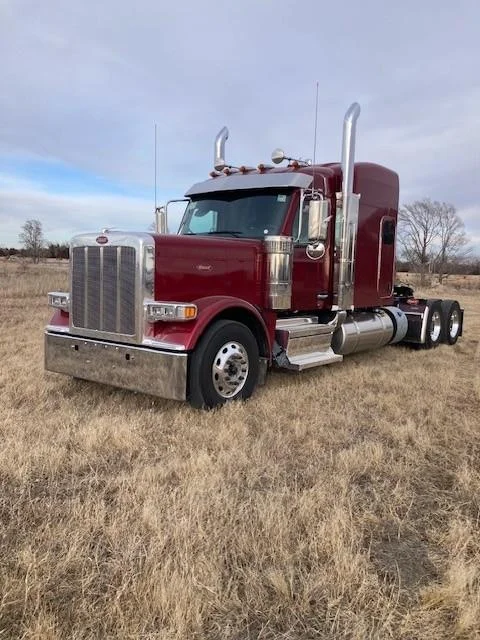 2027 Peterbilt 589 in Grand Island, NE — photo 2