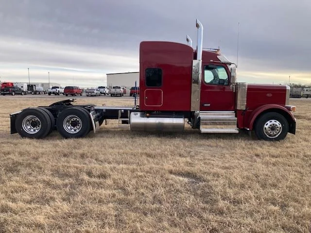 2027 Peterbilt 589 in Grand Island, NE — photo 9