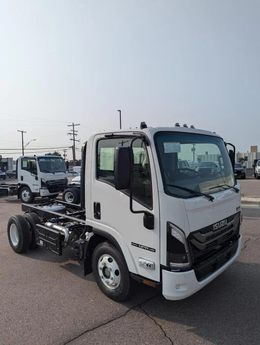 2025 Isuzu NPR - image 5