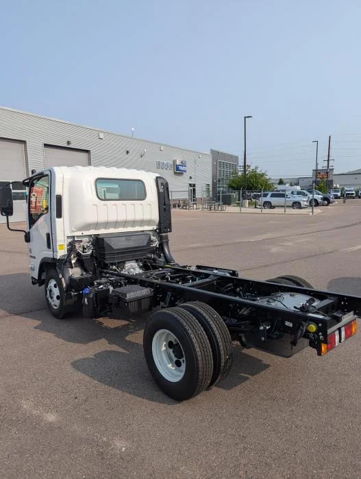 2025 Isuzu NPR - image 8