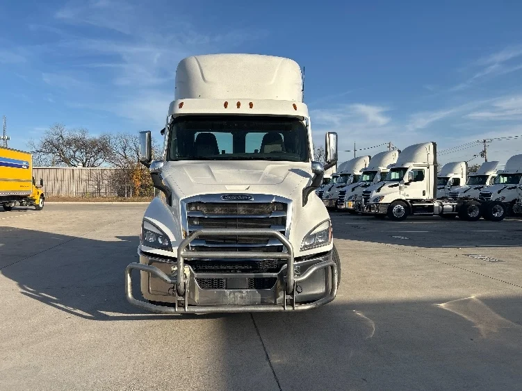 2021 Freightliner Cascadia - image 2