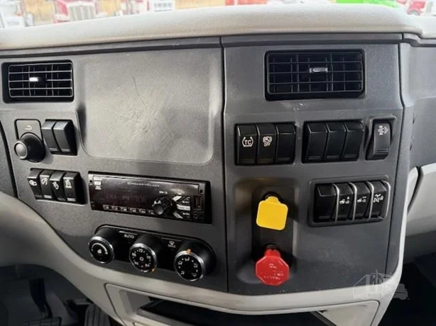 2021 Peterbilt 579 in Springville, UT — photo 12