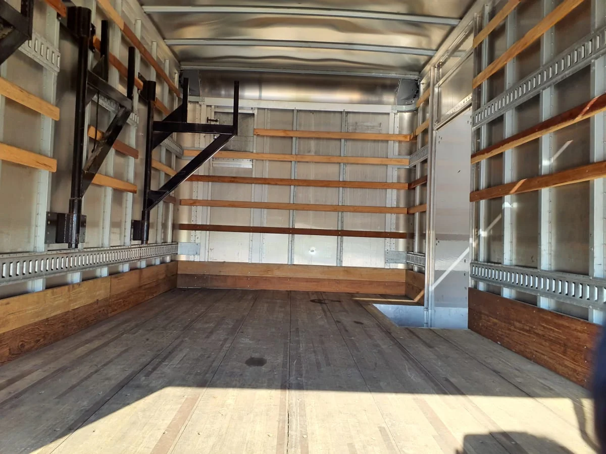 2020 Isuzu NPR - image 8