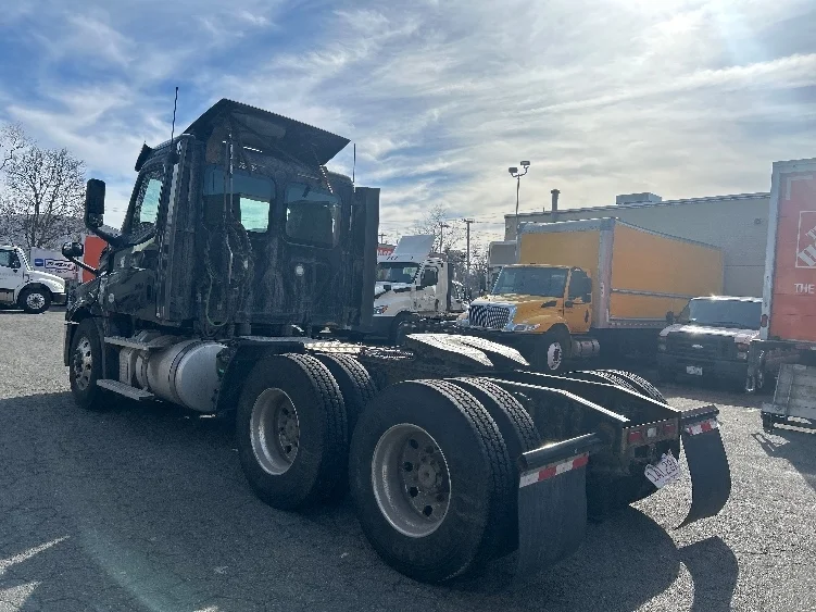 2019 Freightliner Cascadia in Braintree, MA — photo 5