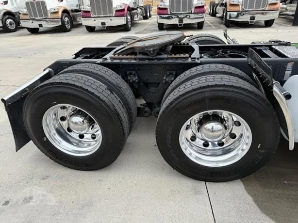 2016 Kenworth T680 - image 5