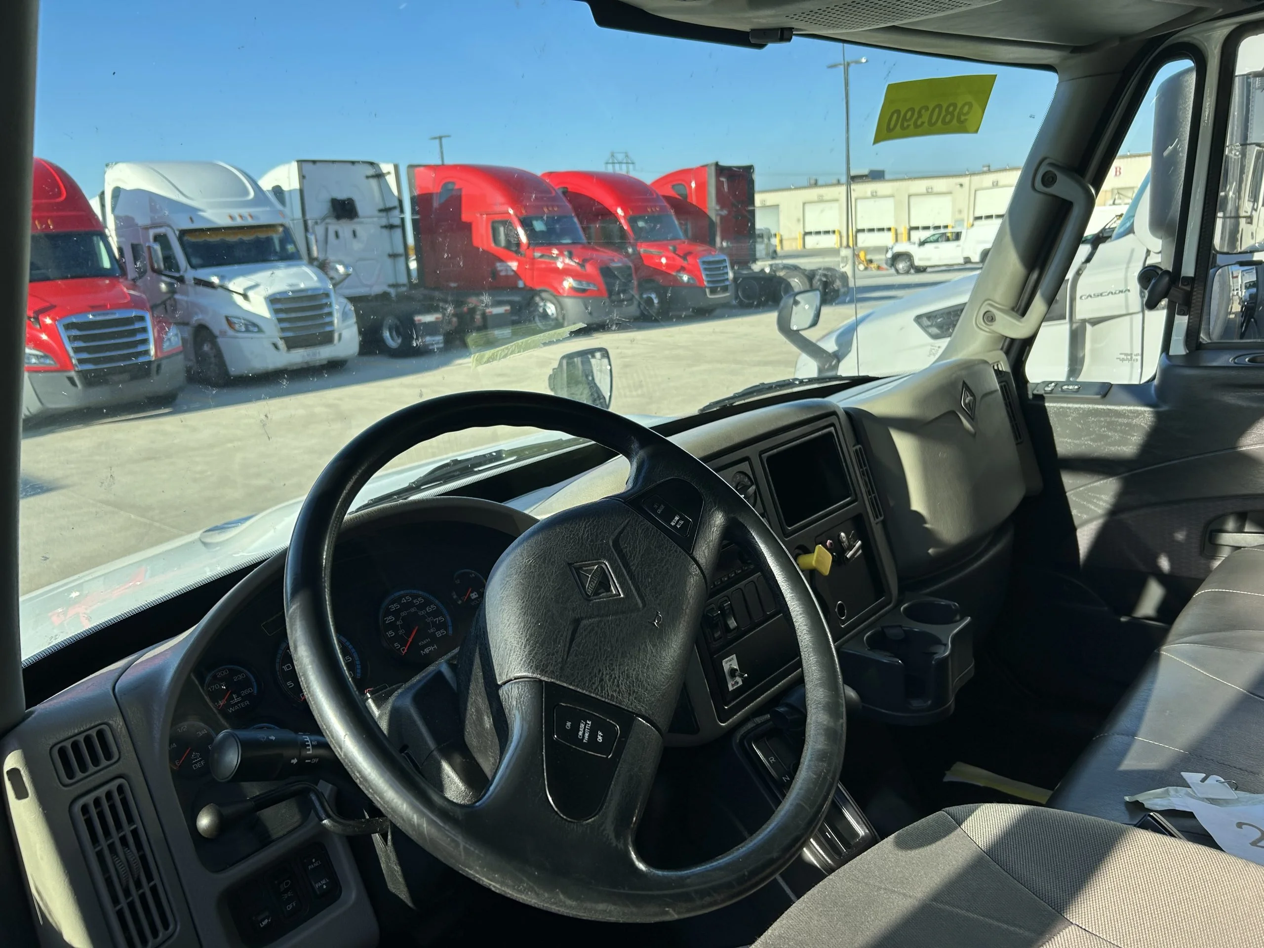 2018 International 4300 - image 2