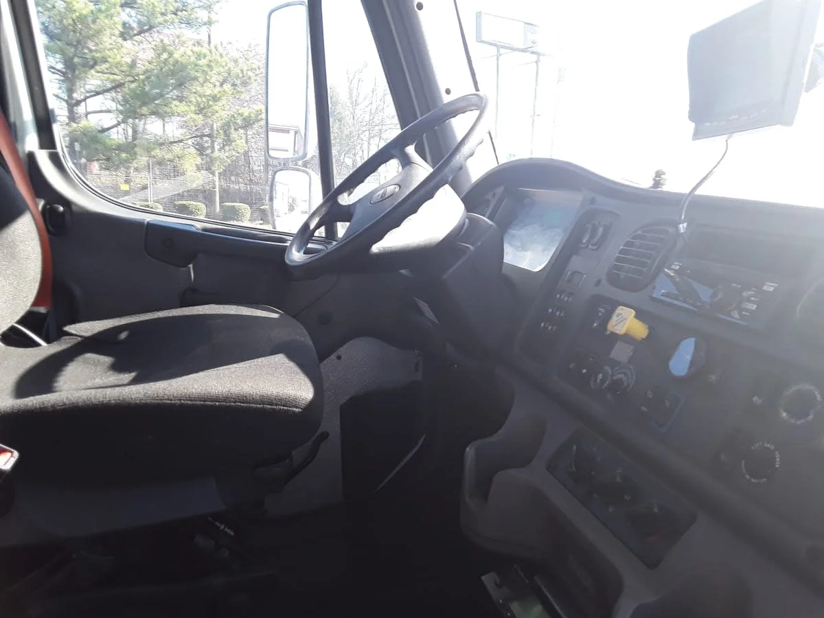 2021 Freightliner M2 106 - image 6