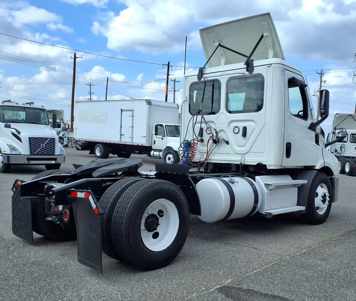 2020 Freightliner Cascadia in Memphis, TN — photo 4