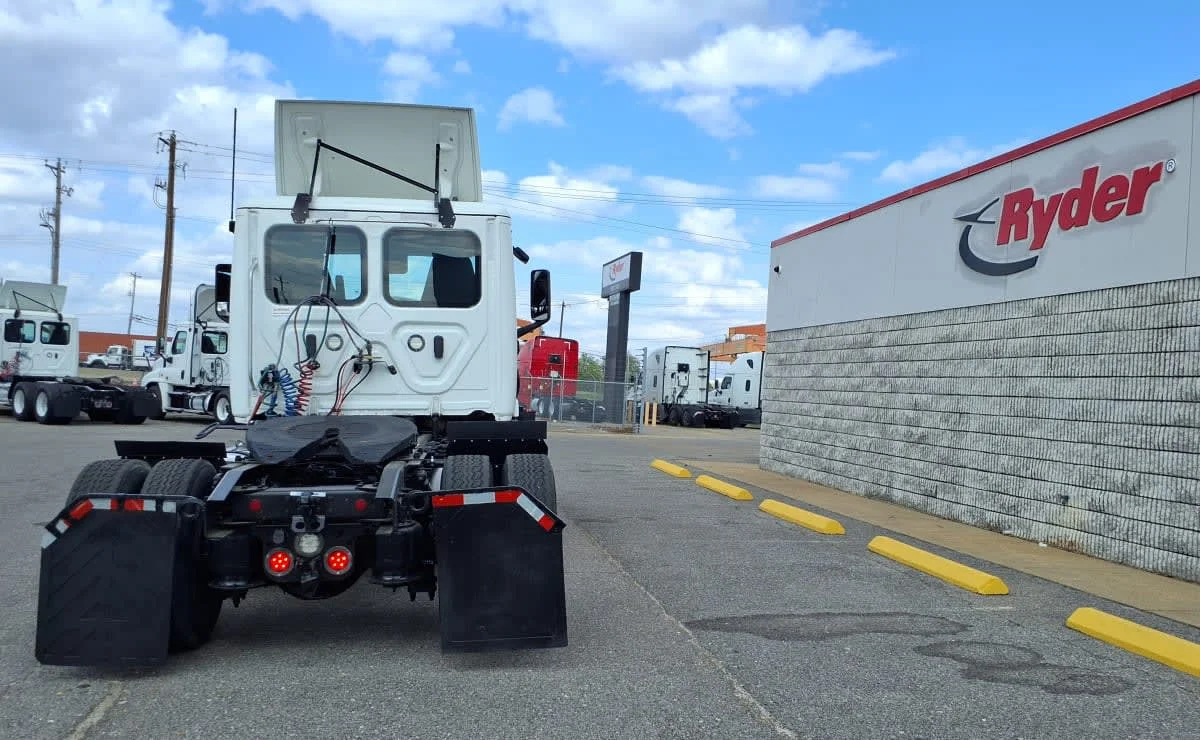 2020 Freightliner Cascadia in Memphis, TN — photo 5