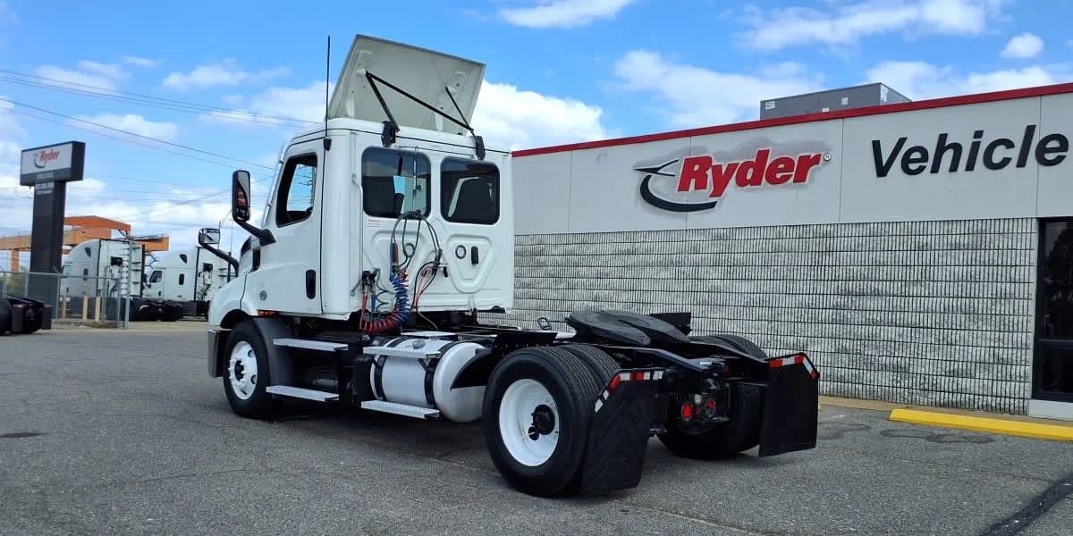2020 Freightliner Cascadia in Memphis, TN — photo 6