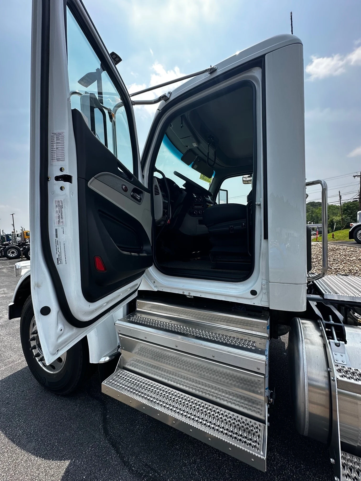 2026 Peterbilt 589 - image 7