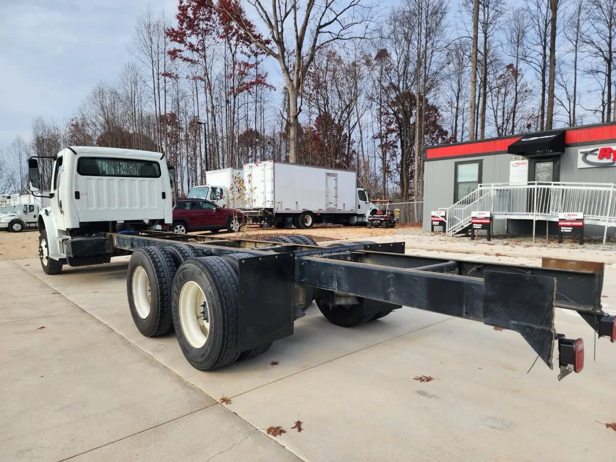 2019 Freightliner M2 106 - image 6