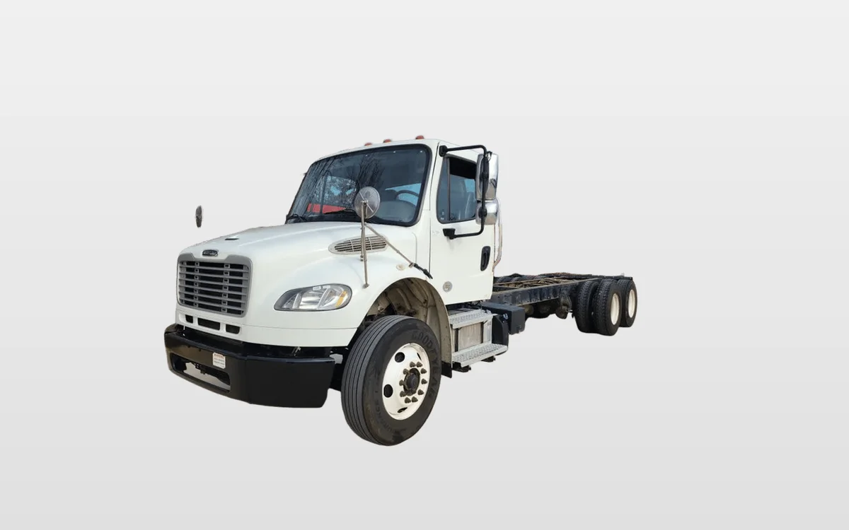 2019 Freightliner M2 106 - image 1