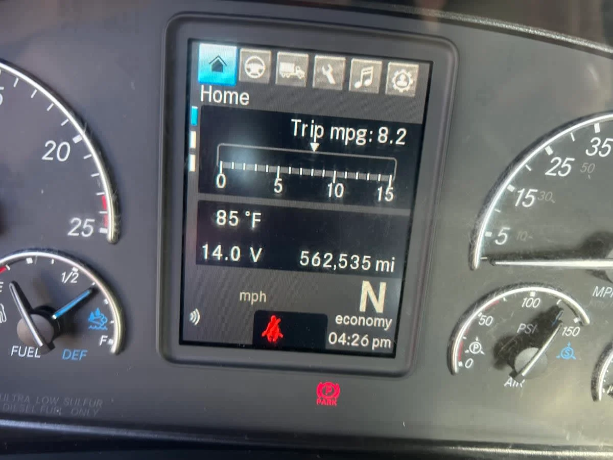 2020 Freightliner Cascadia - image 9