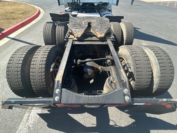 2022 Volvo VNL 300 - image 6