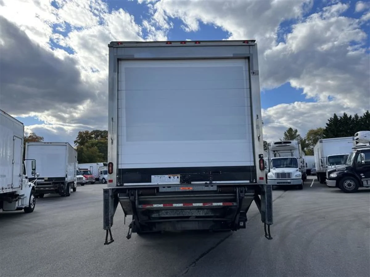 2018 Freightliner M2 106 - image 5