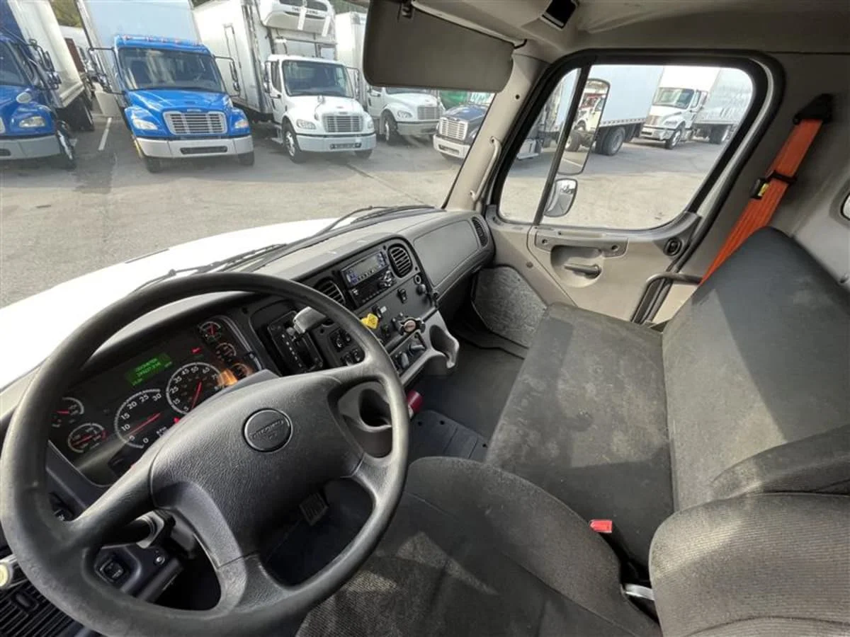 2018 Freightliner M2 106 - image 8
