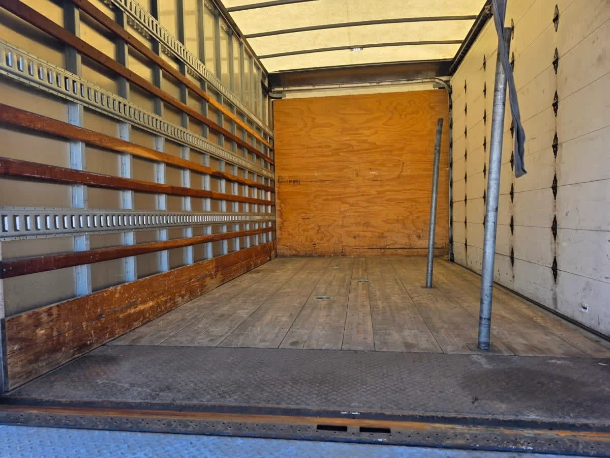 2020 International MV - image 8