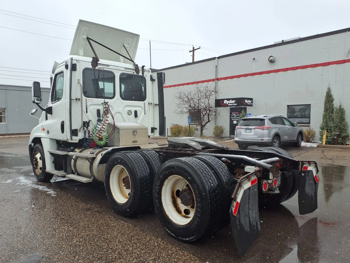 2018 Freightliner Cascadia - image 6