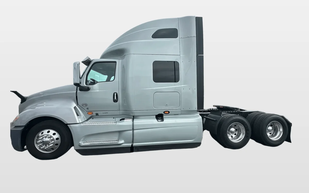 2023 International LT - image 1