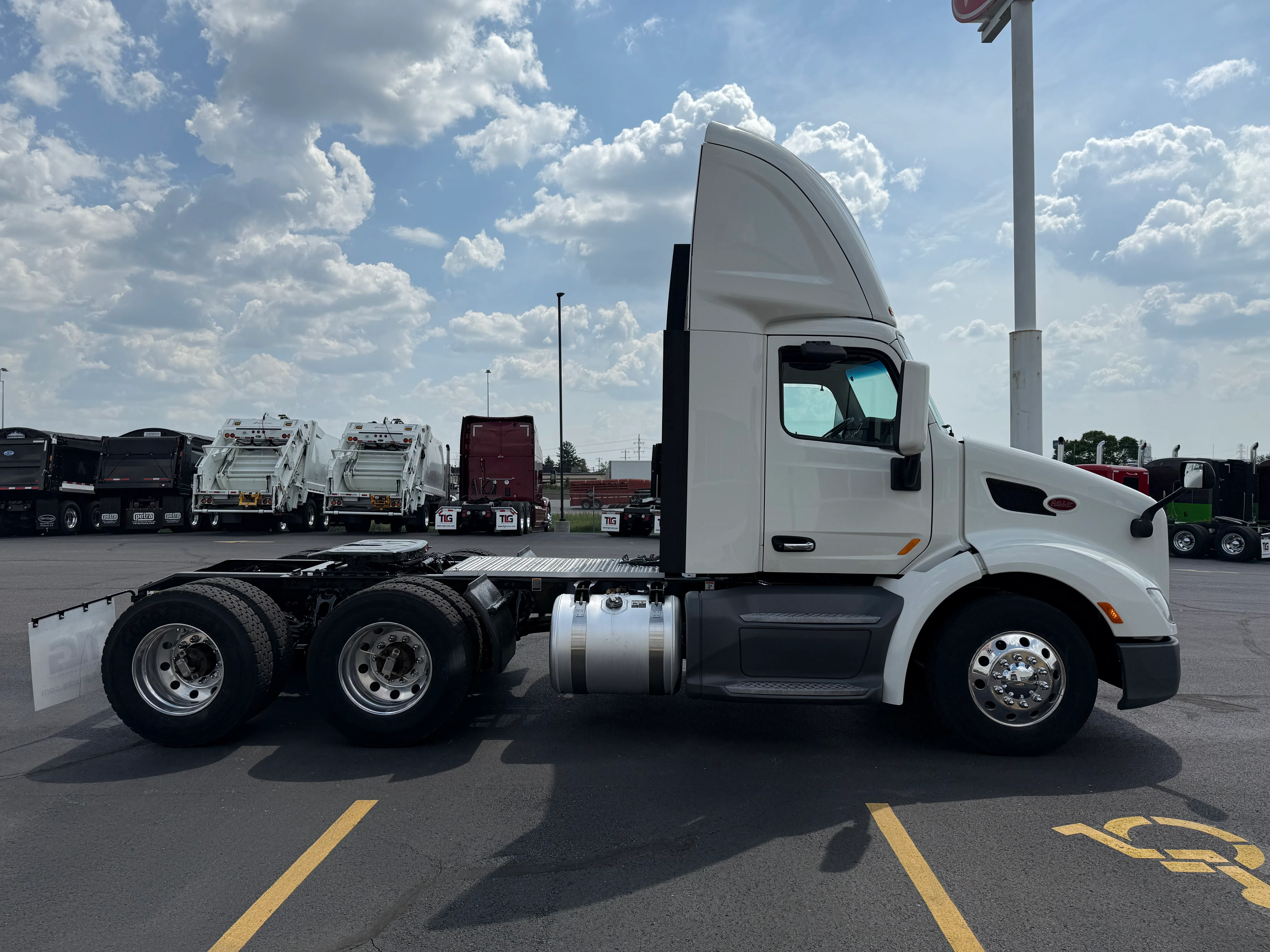 2021 Peterbilt 579 in Cincinnati, OH — photo 6
