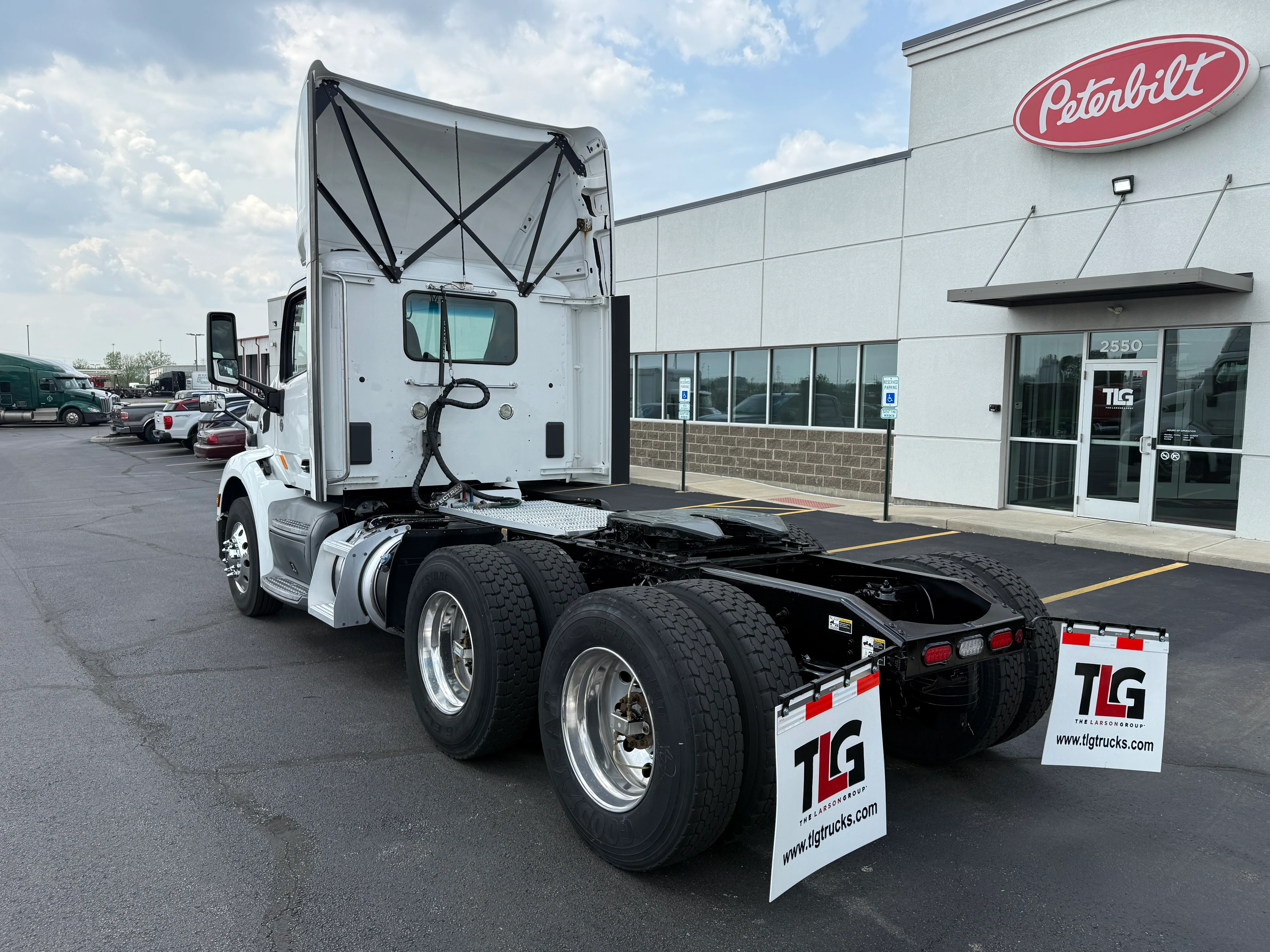 2021 Peterbilt 579 in Cincinnati, OH — photo 3