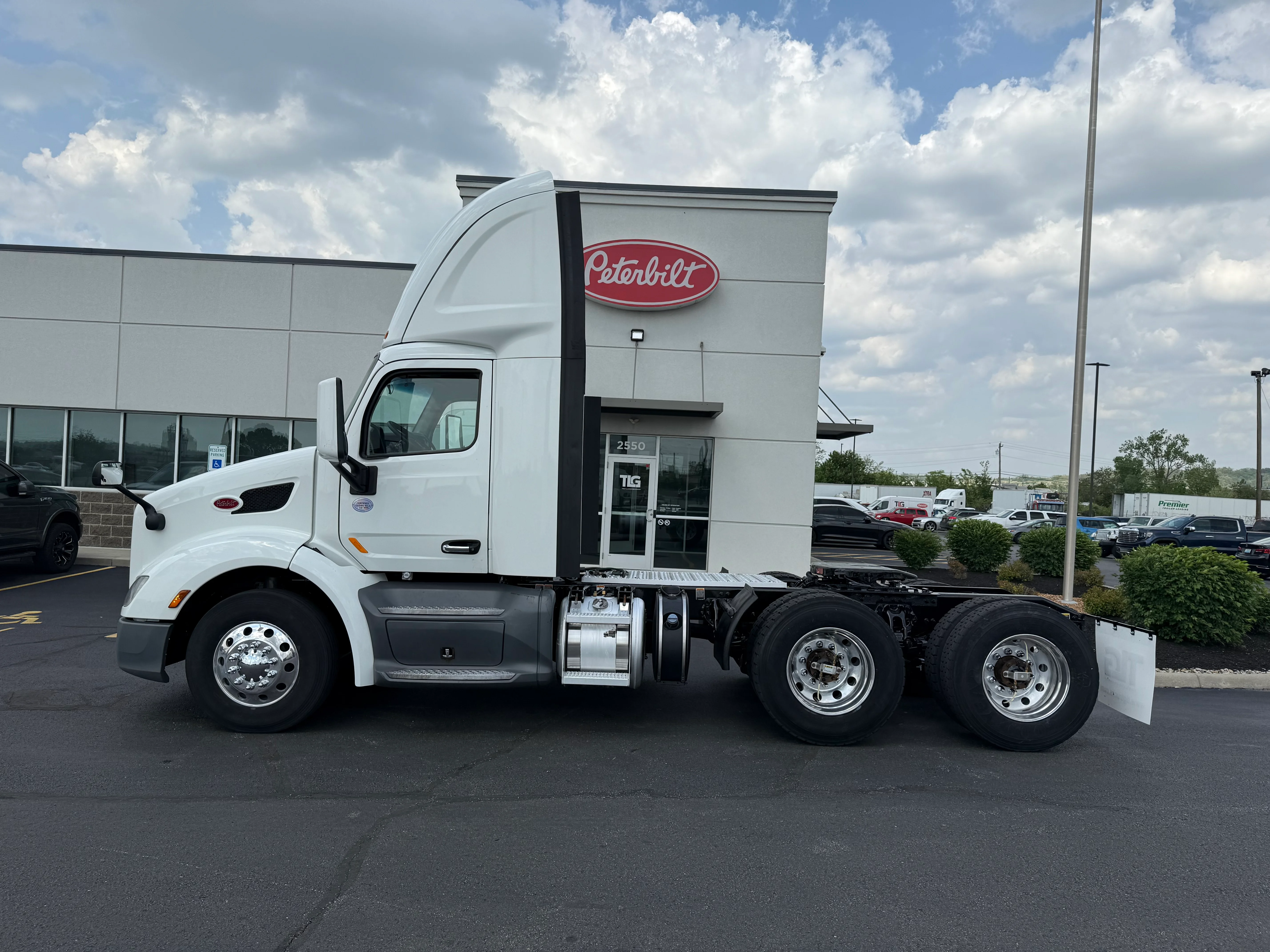 2021 Peterbilt 579 in Cincinnati, OH — photo 2